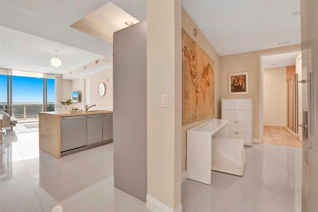 Building Photo - 18201 Collins Ave