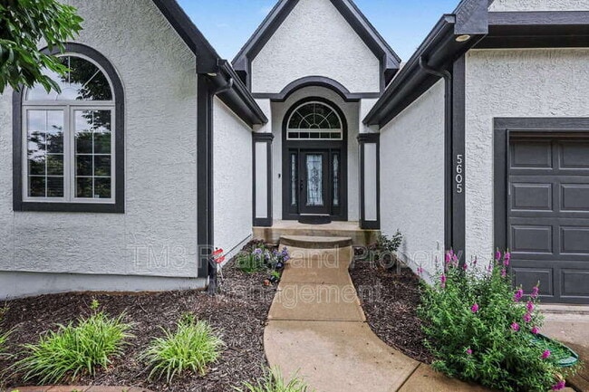 Building Photo - 5605 NE Coral Dr