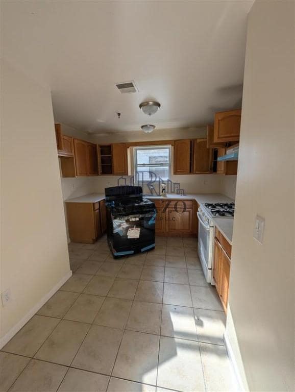 Building Photo - 433 S 19th St