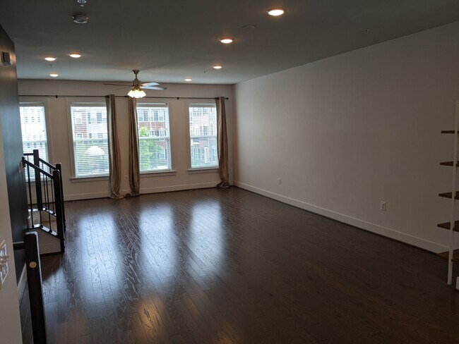Building Photo - Gorgeous Newer Build (2019) 4 level townho...