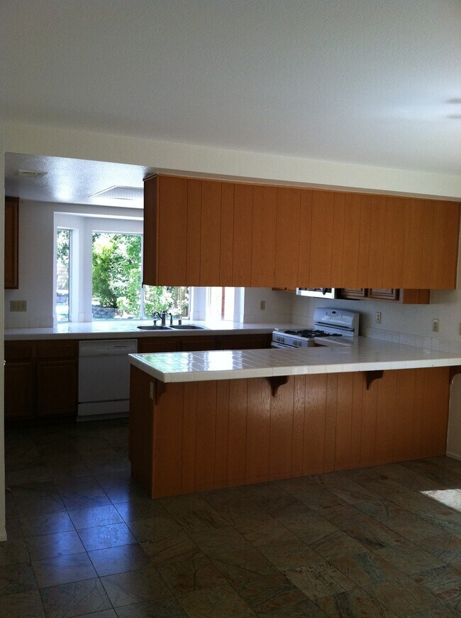 Building Photo - Rancho Montecito, Vista