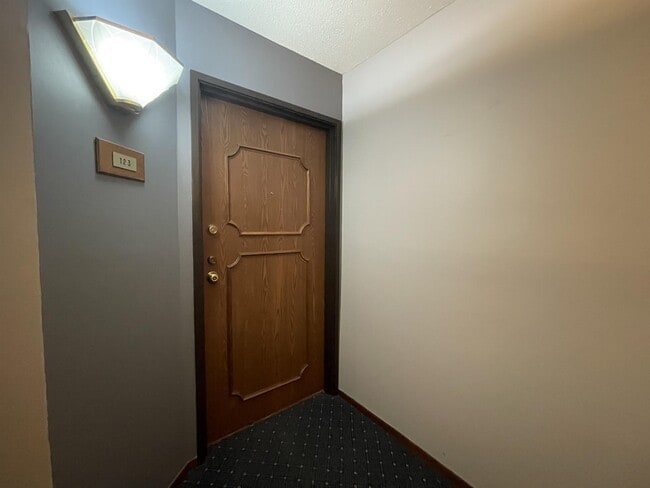 Building Photo - 5607 Green Cir Dr