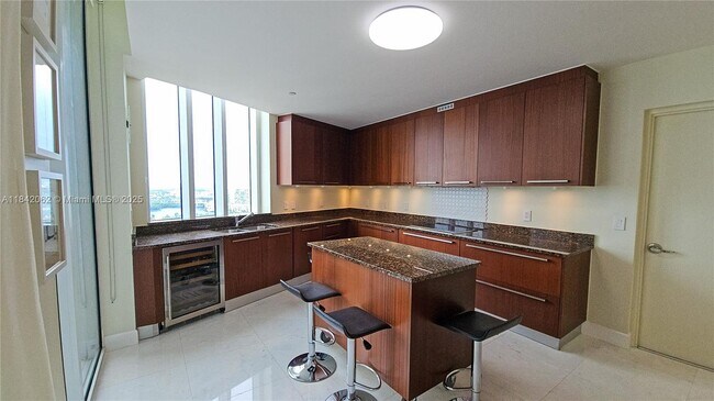 Building Photo - 15901 Collins Ave