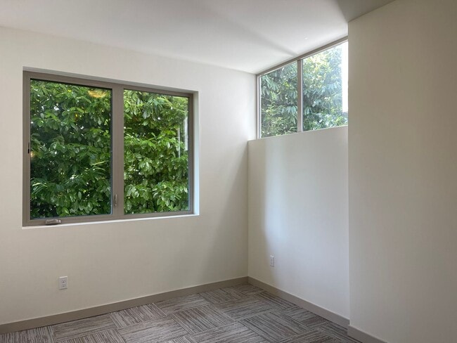 Building Photo - CLICK "REQUEST A TOUR" NOW!