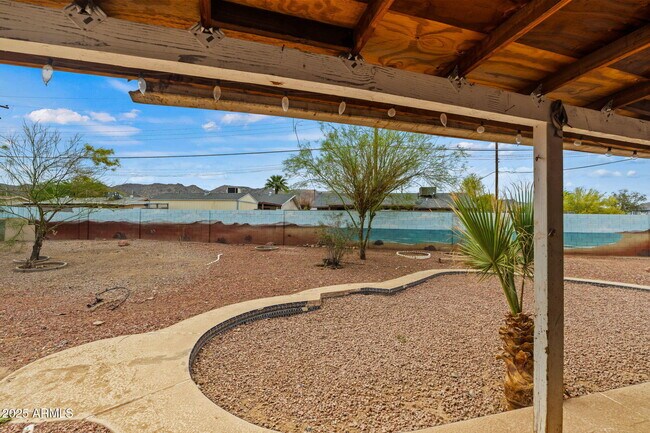 Building Photo - 13 E Desert Dr