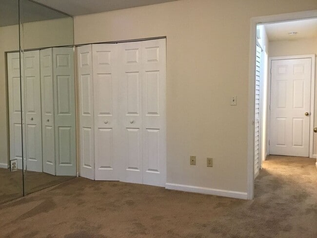 Building Photo - Located in Hunters Chase - 2 BR/2 BA w/ Fi...