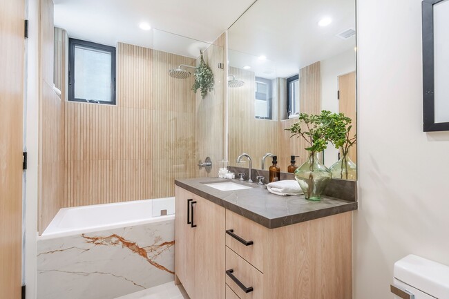 Building Photo - 1859 Barry Ave