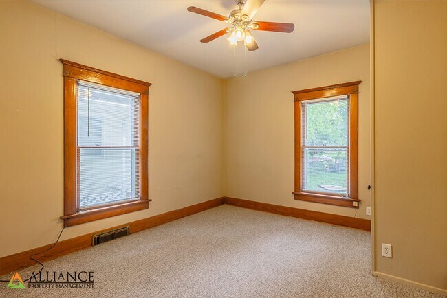 Building Photo - 800 Osage St