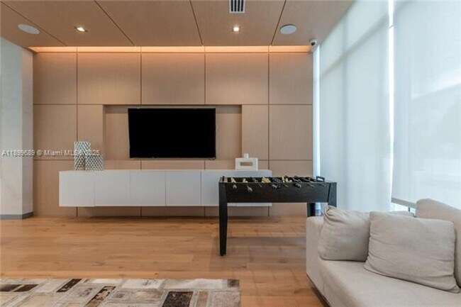 Building Photo - 10245 NW 63rd Terrace