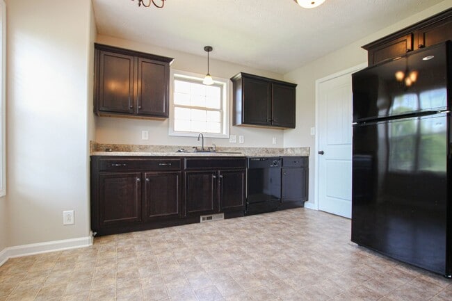 Building Photo - Three Bedroom in Autumn Creek!