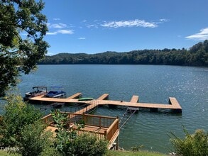 Building Photo - 15 Lake Village Ct