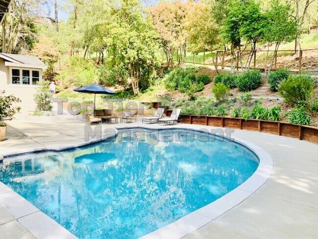 Building Photo - Stunning 4 Bed/3 Bath (plus Office), 3,230 Sqft single-family house at end of cul-de-sac and on l...