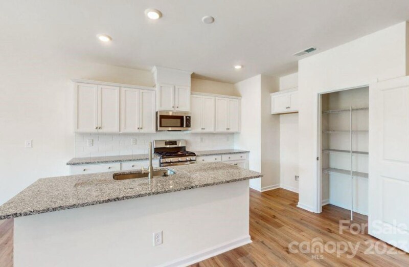 Building Photo - 5211 Maynard Hl Dr