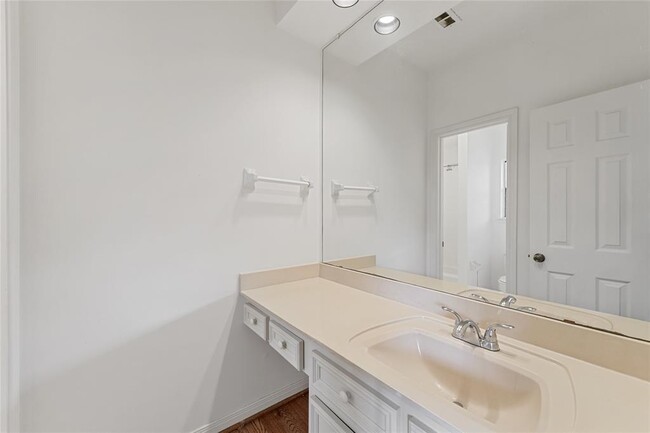 Building Photo - 13127 Waldemere Dr