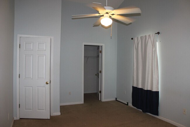 Building Photo - Ranch Home w/ Privacy Fence