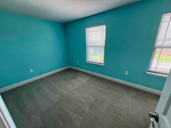 Building Photo - 5747 Periwinkle Ln