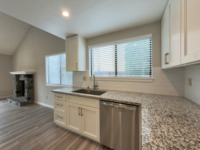 Building Photo - 204 Ashby Pl