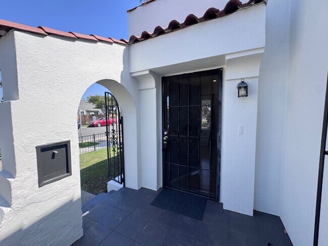 Building Photo - Charming Spanish-Style Home for Lease