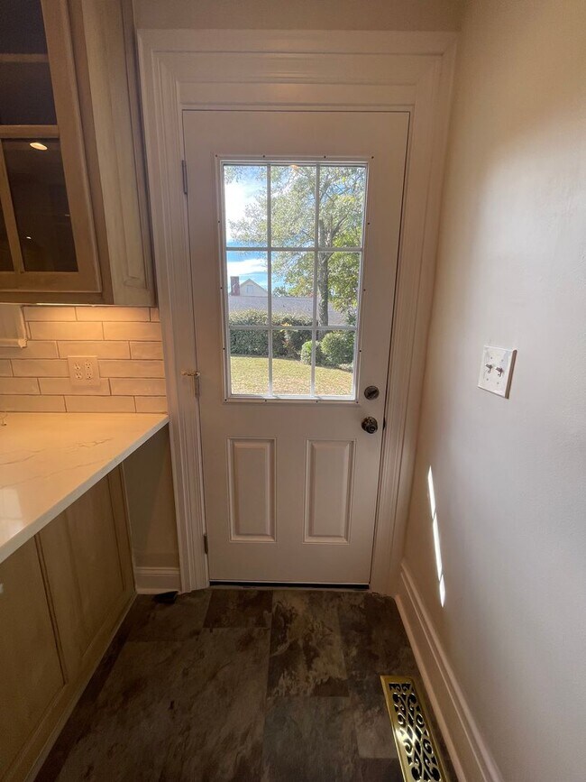 Building Photo - Updated 3/2 House in Old East Rome $2,295