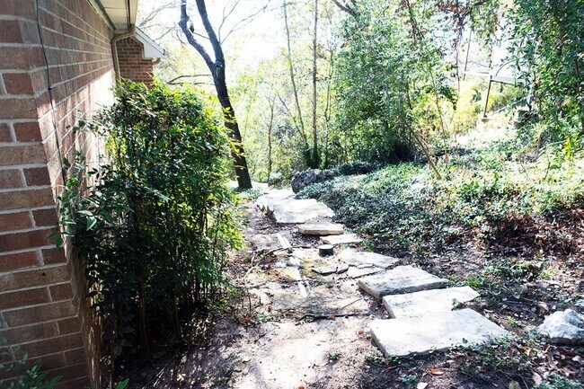 Building Photo - 6801 Winterberry Dr