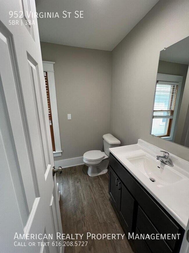 Building Photo - 952 Virginia St SE