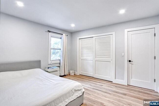 Building Photo - 1600 Fair Lawn Ave