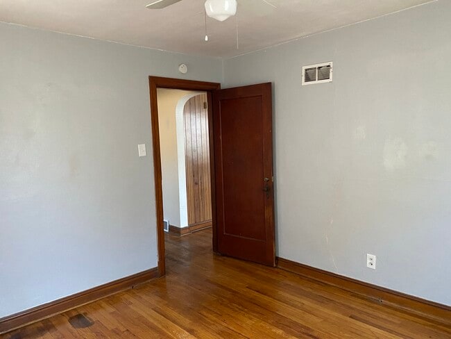 Building Photo - 226 Henquin Dr