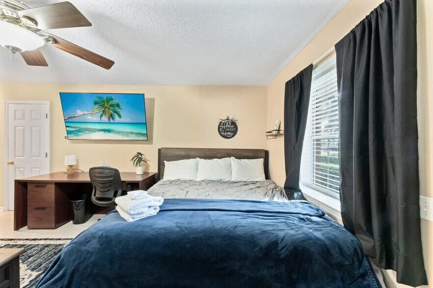 Building Photo - 15652 Coastal Ln