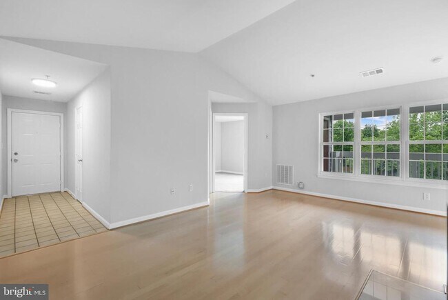 Building Photo - 511 Constellation Square SE
