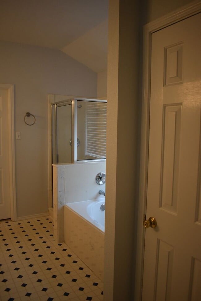 Building Photo - TWO LIVING ROOMS AND TWO DINING ROOMS! Sol...