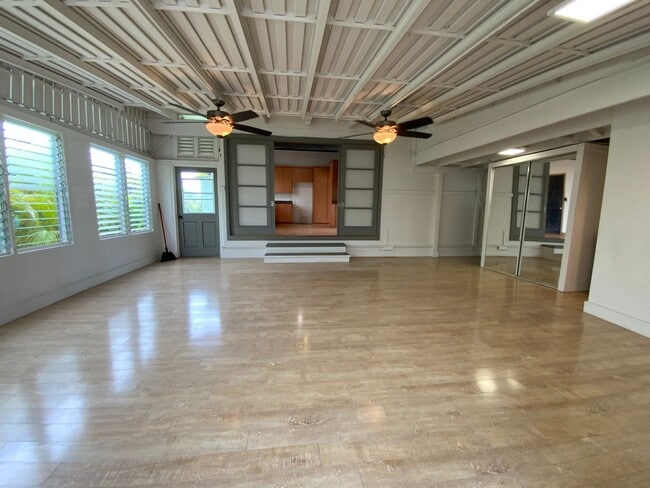 Building Photo - SINGLE FAMILY HOME IN KAILUA