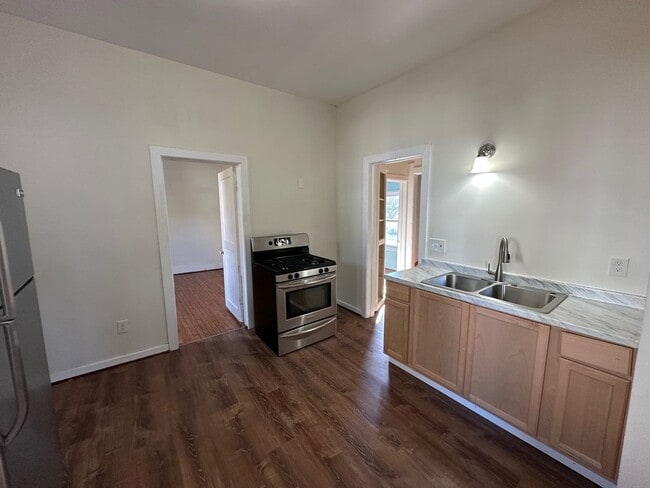 Building Photo - Meinecke Single Family Home
