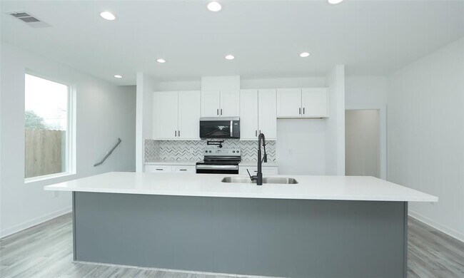 Building Photo - 9315 Ashville Dr