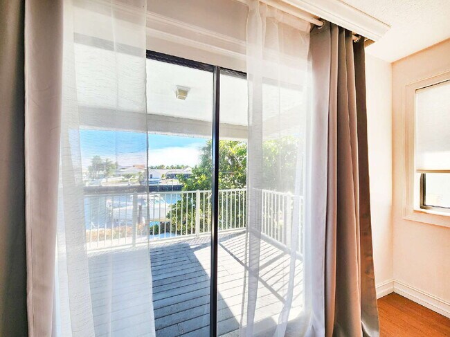 Building Photo - "3-Bed, 3-Bath Gem in New Port Richey with 2,233 Sq Ft of Living Space!"