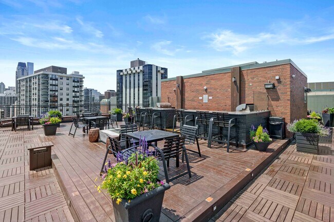 Building Photo - 1357 N Lake Shore Dr