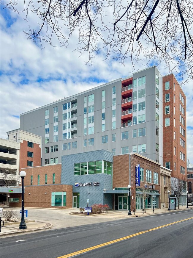 Building Photo - 3,400 SQFT CONDO IN DOWNTOWN CHAMPAIGN W/ ...