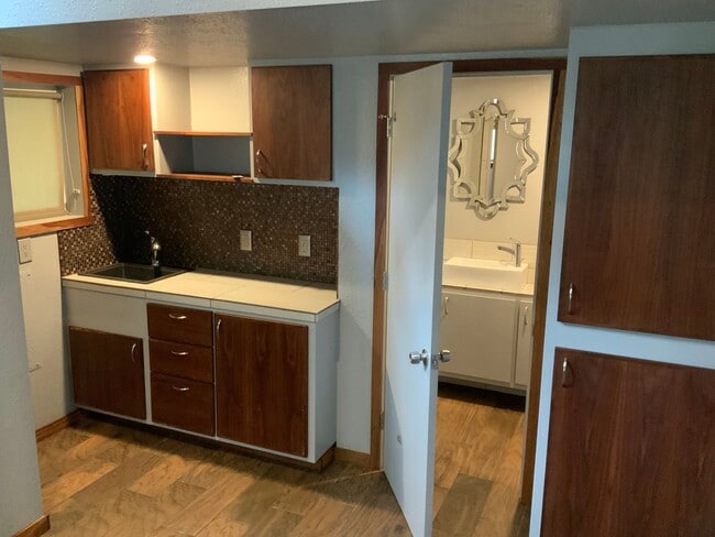 Building Photo - Studio "Tiny Home" in SE Eugene