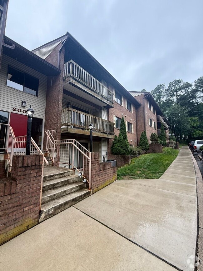 Building Photo - Renovated Condo in Quiet Community on 1st ...