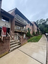 Building Photo - Renovated Condo in Quiet Community on 1st ...