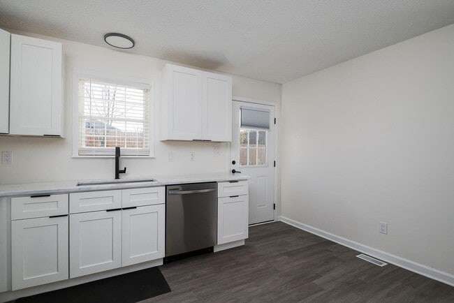 Building Photo - 154 Garnet Dr