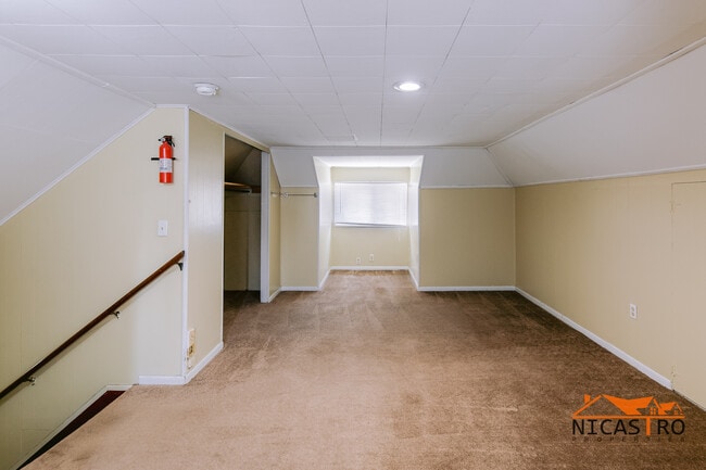 Building Photo - 2064 Indianola Ave