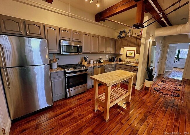 Building Photo - 145 Canal St E