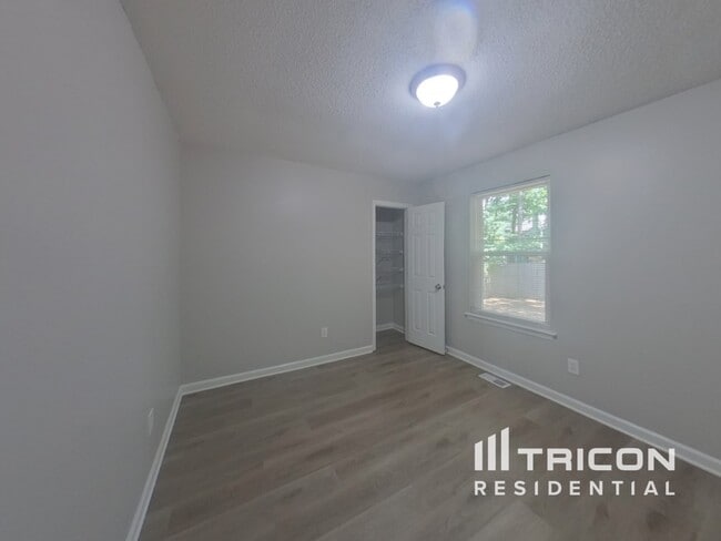 Building Photo - 142 Bradstone Rd