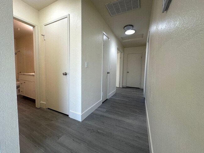 Building Photo - Beautiful home located in Manteca