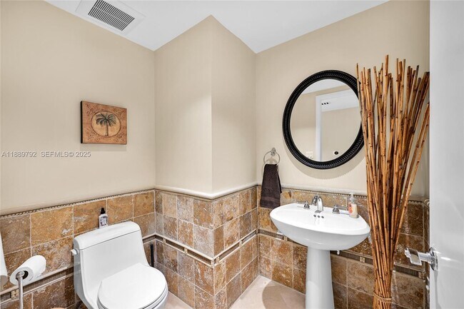 Building Photo - 1850 S Ocean Dr