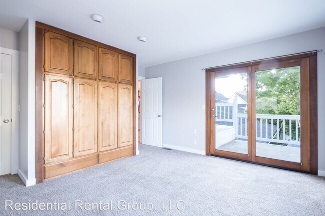 Building Photo - 4 br, 2.5 bath House - 641 East Main Street