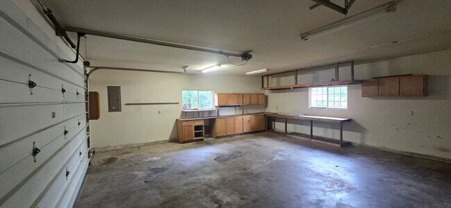 Building Photo - 11 E Eld Pl
