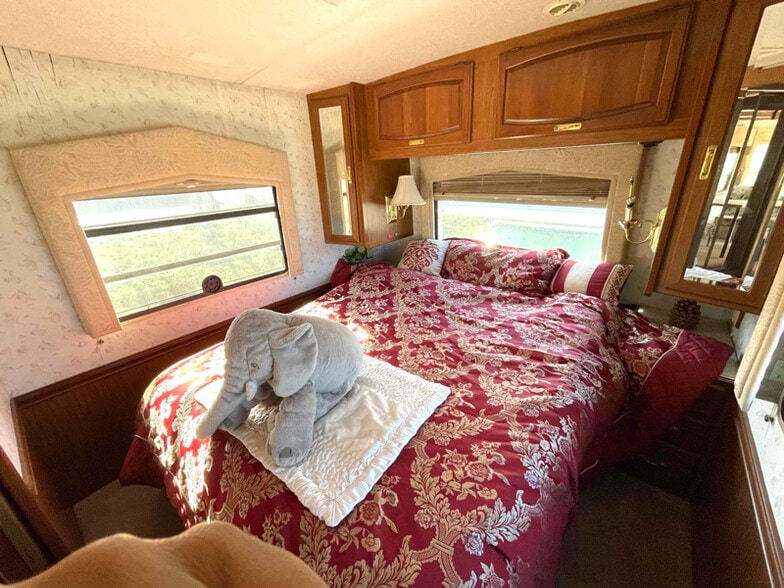 Building Photo - 1140 E Arques Ave