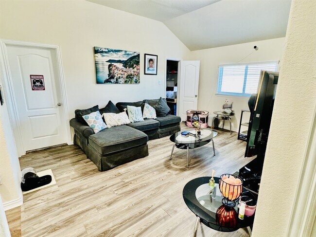 Building Photo - 12615 Barclay Ter Dr