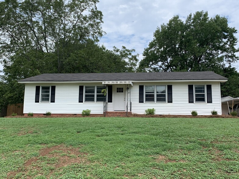 Building Photo - 137 Baker St